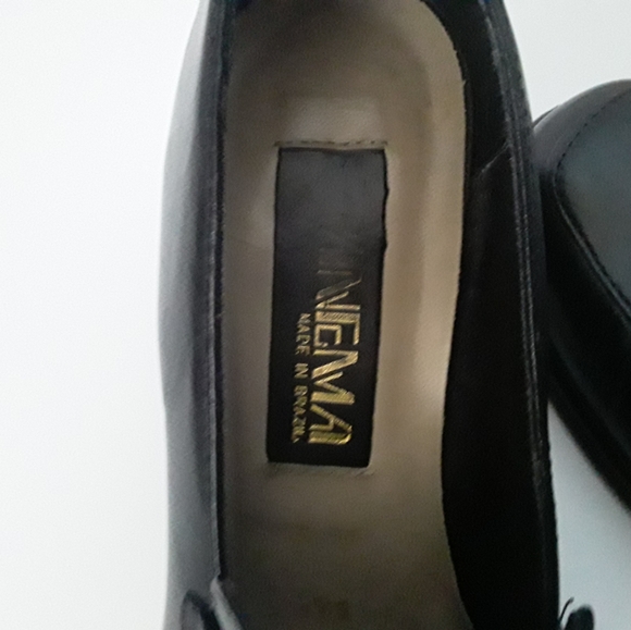 Loafer style pumps with a silver buckle hardware detail - Picture 4 of 5